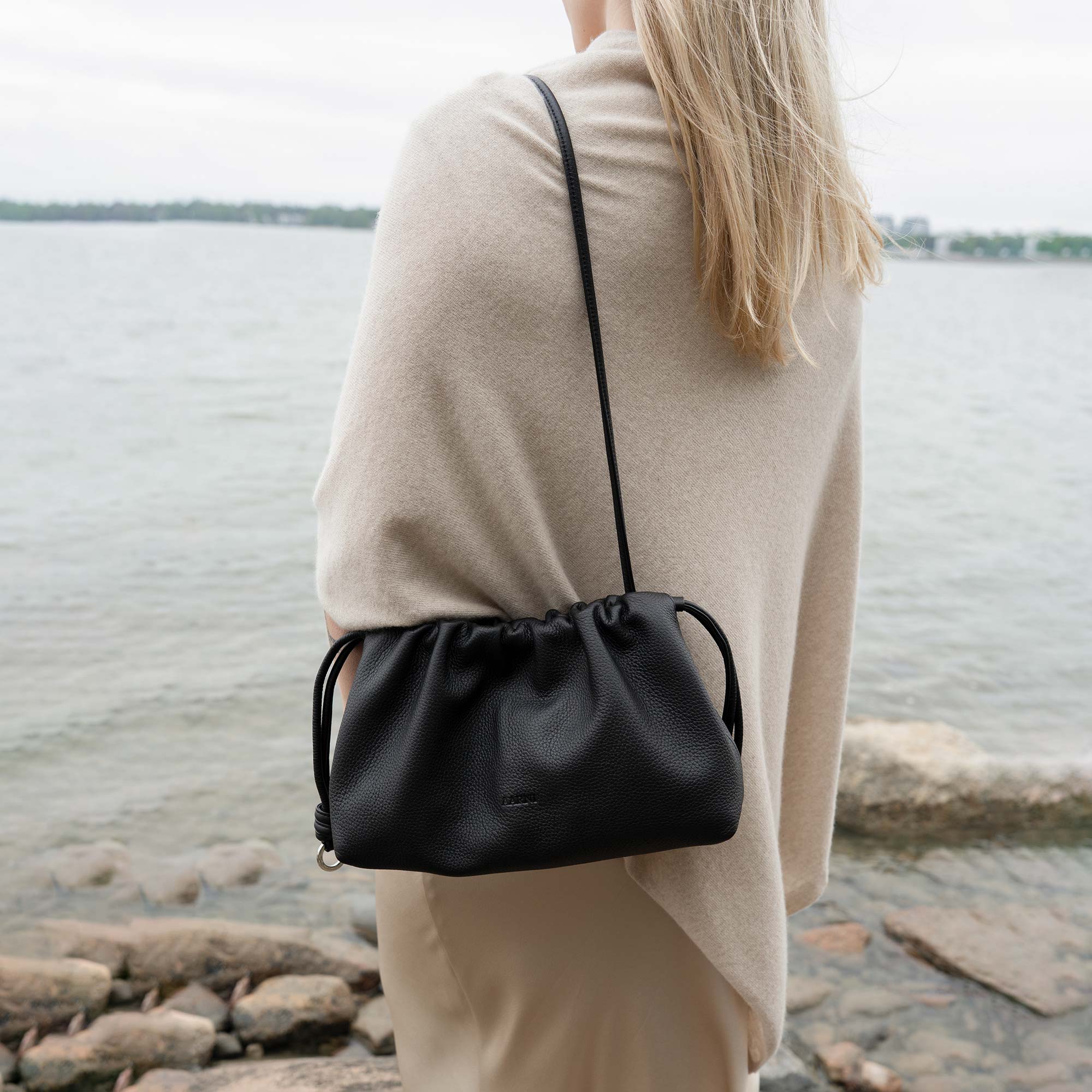 Linne Clutch Bag (Black) - Image 3